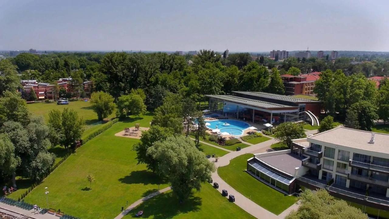 Mf Villa Azur Wellness Apartment Siofok Exterior photo